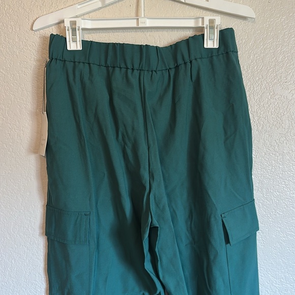 Women’s Green Cargo Dress Pants - Picture 4 of 5